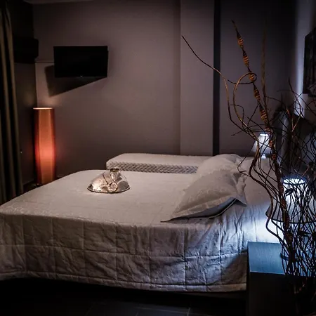 Gina'S Studios Aparthotel 4*